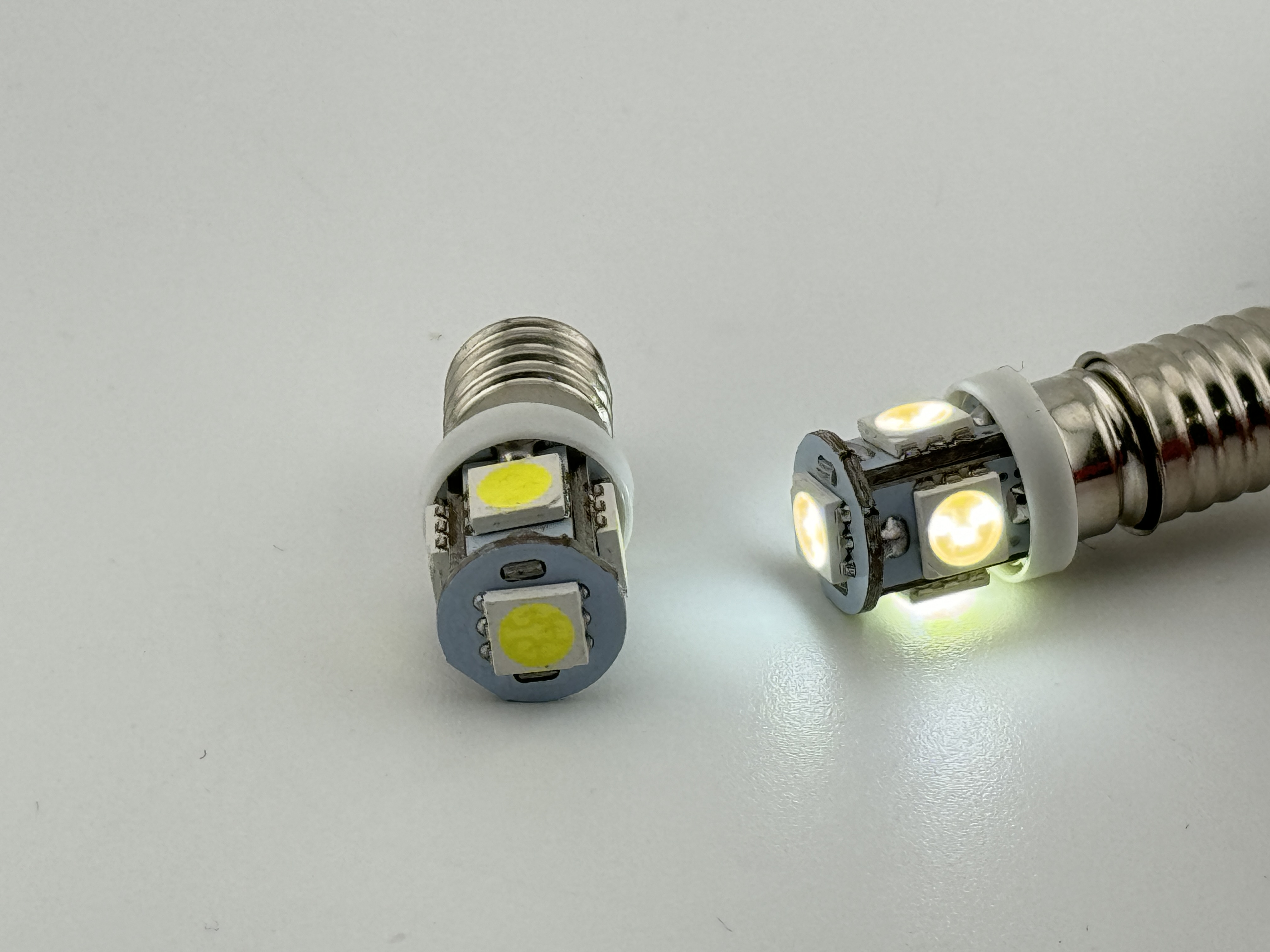 thumbnail image 2 of Siefrewd 2x E10 1447 Screw Base LED Bulbs – 6V DC Warm White, 2SMD 5630 Chips, 360° Beam, IP65 (2025 Manufacture) 2 of 4