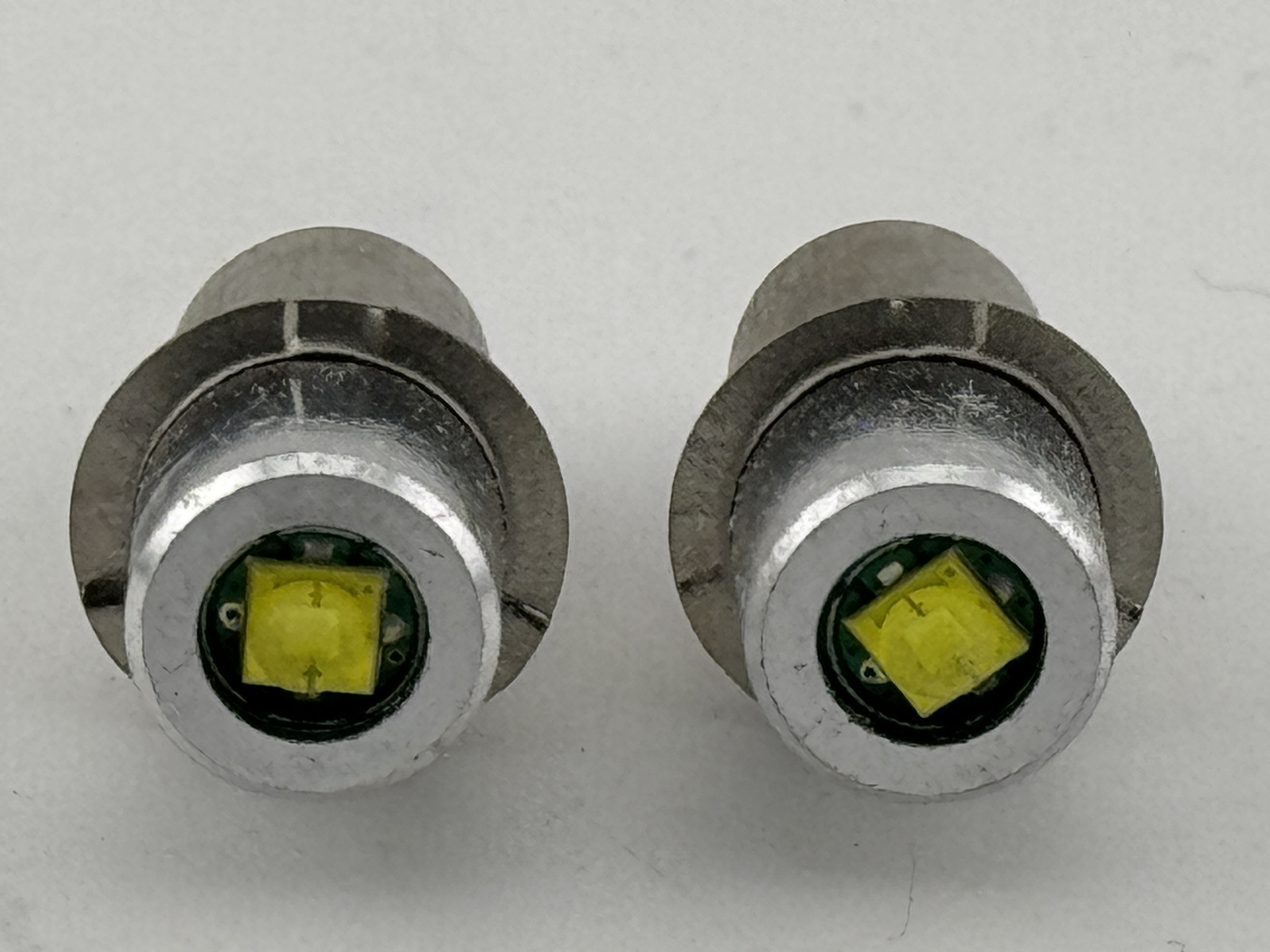 Rebaydo™ 2pcs LED Flashlight Bulb Pr2 P13.5S 3W 5-24V