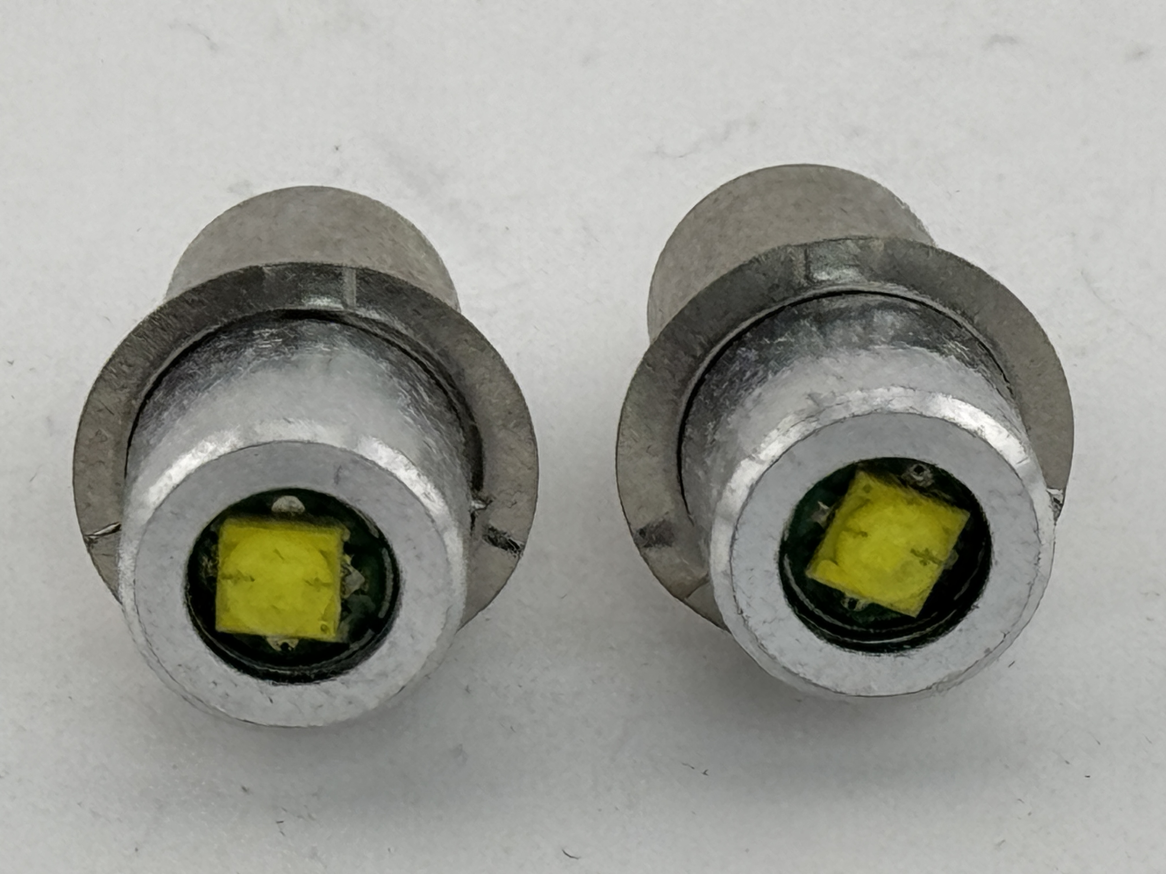 Rebaydo™ 2pcs LED Flashlight Bulb Pr2 P13.5S 3W 3-6V