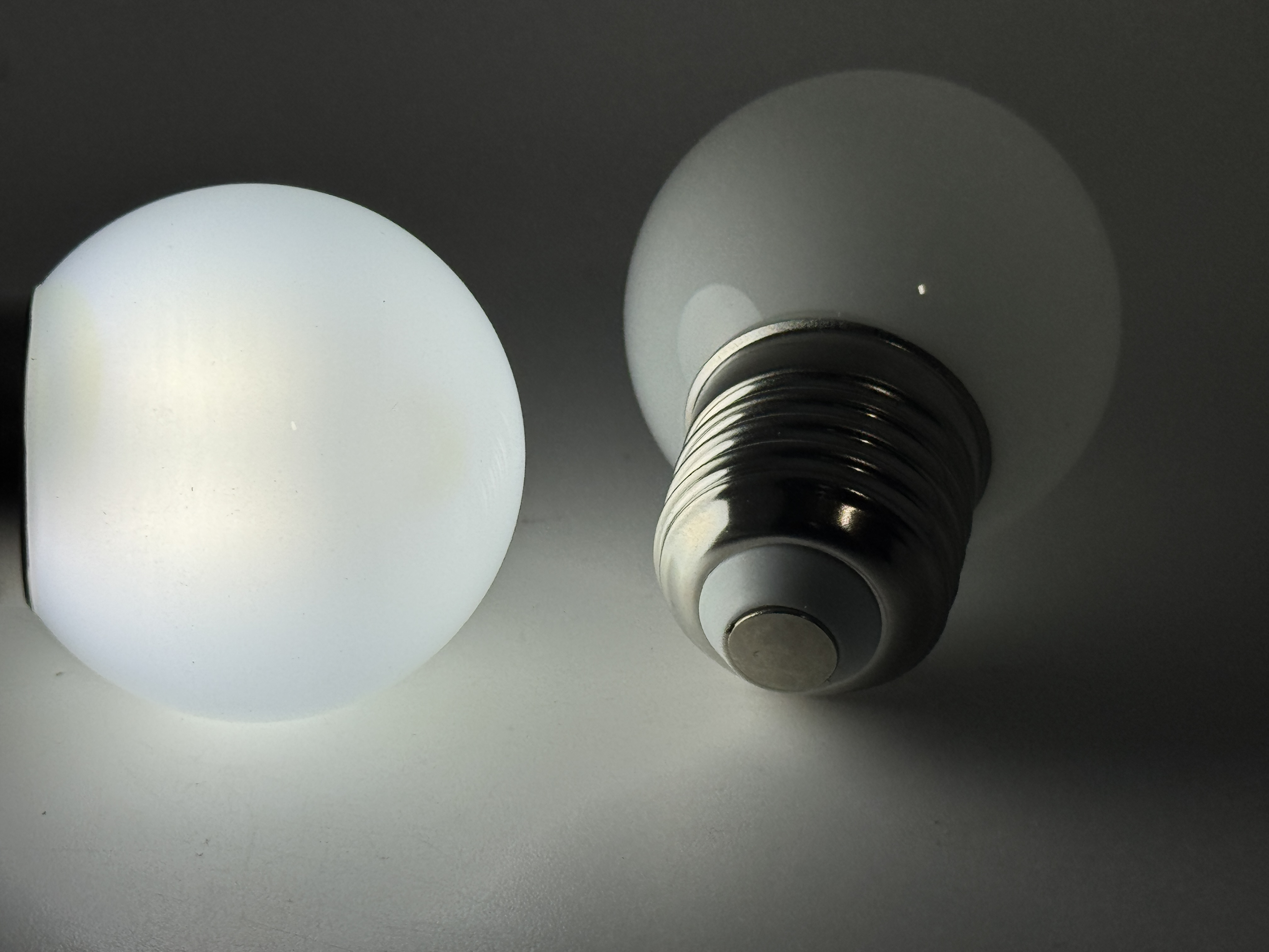 Rebaydo 2pcs E27 Globe LED Light Bulb 120 VAC 360 Degree View