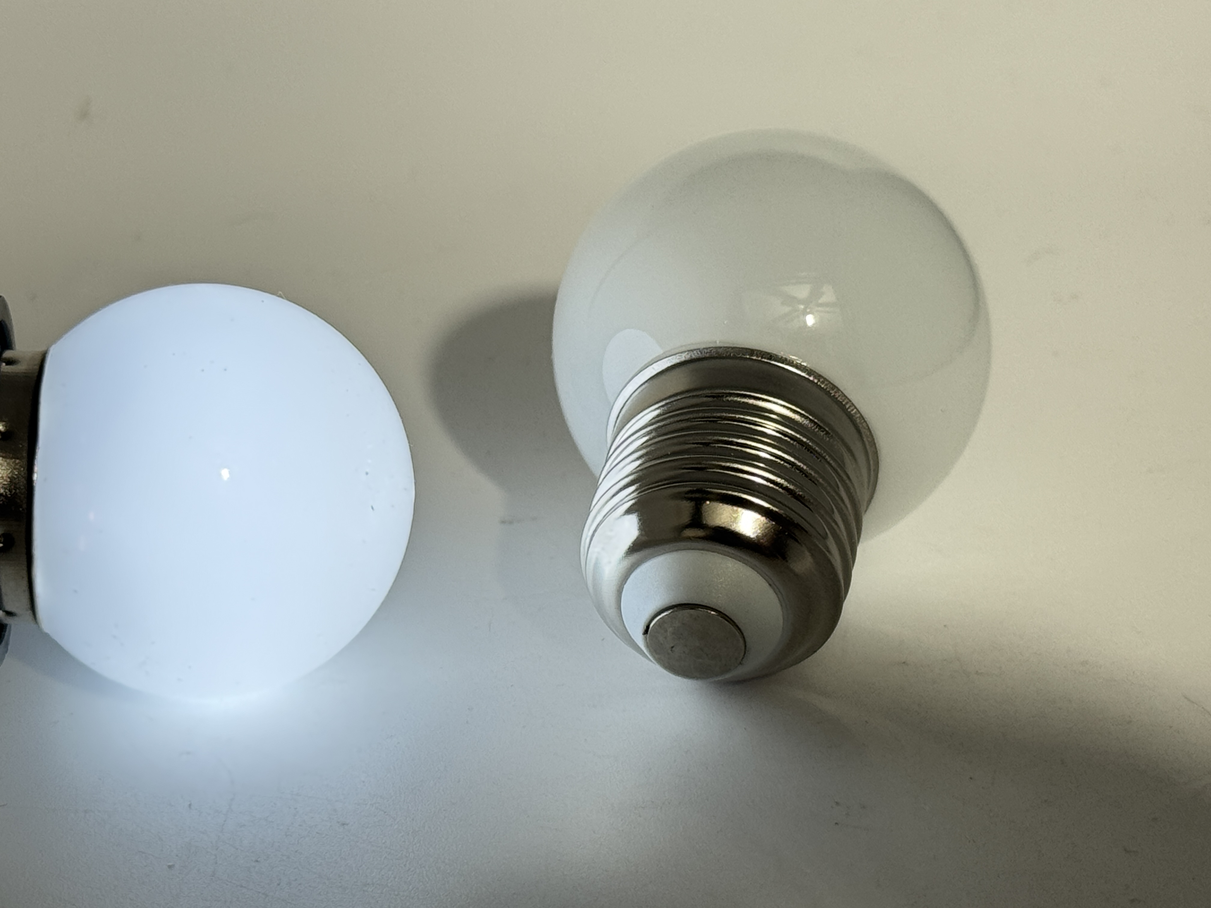 Rebaydo 2pcs E27 Globe LED Light Bulb 120 VAC 360 Degree View