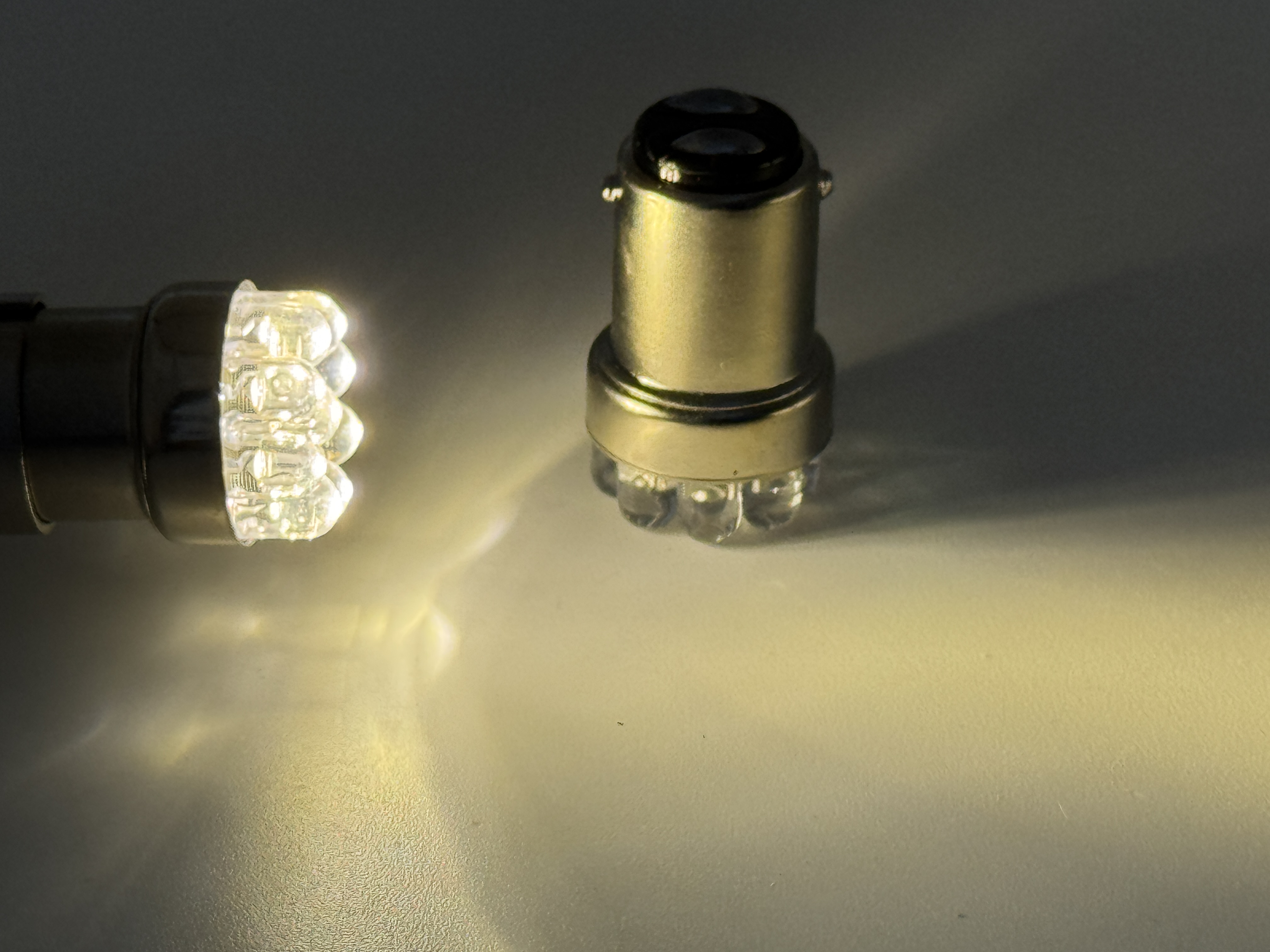 Rebaydo 2pcs 82 Bulb 6.8 Volt  BA15D Non Polarity 9 LED Single Filament