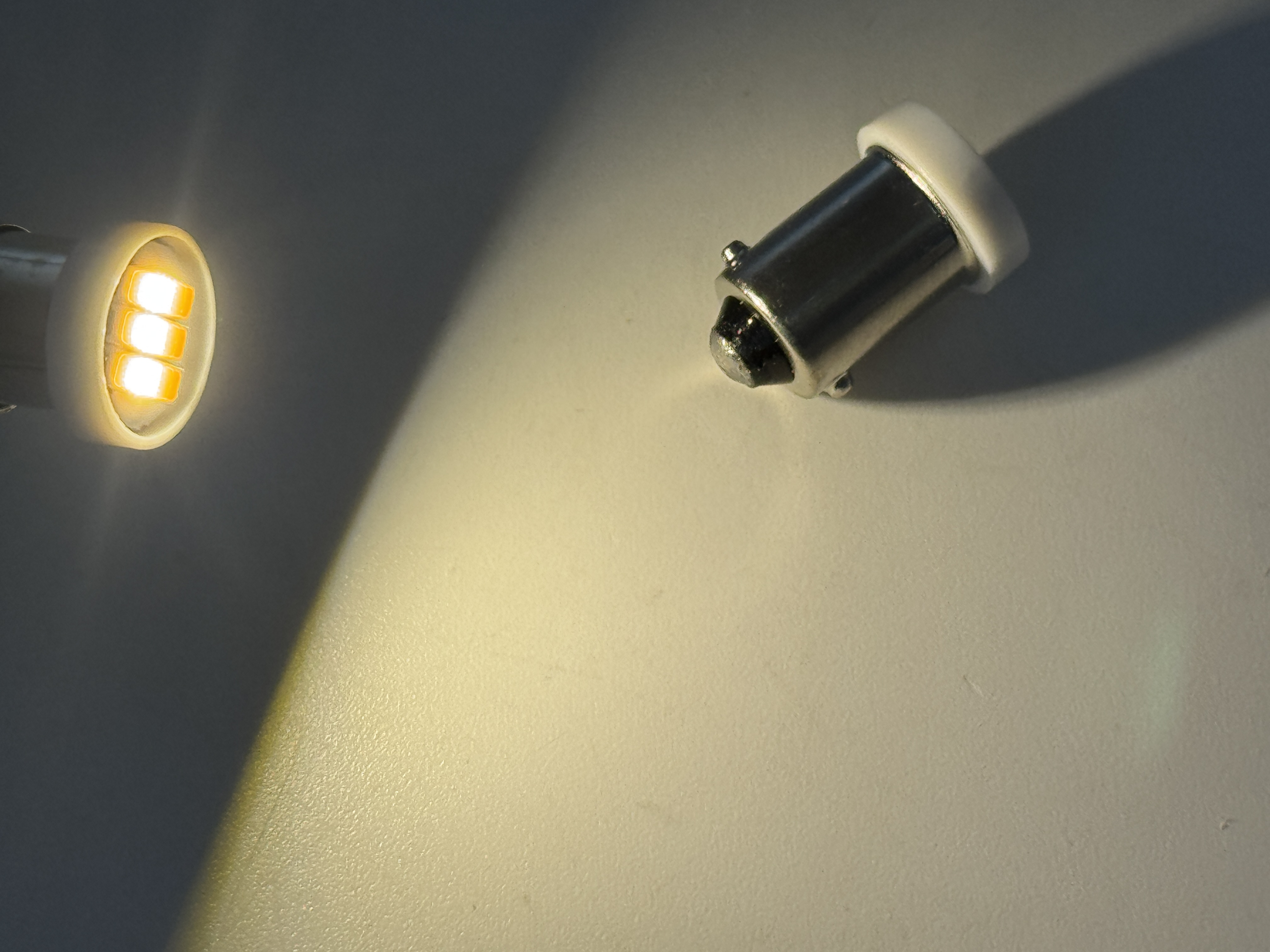 65896 51 Miniature Bulb BA9S Base 8 to 9 Volt 3 SMD 7020 LED T3 1 4