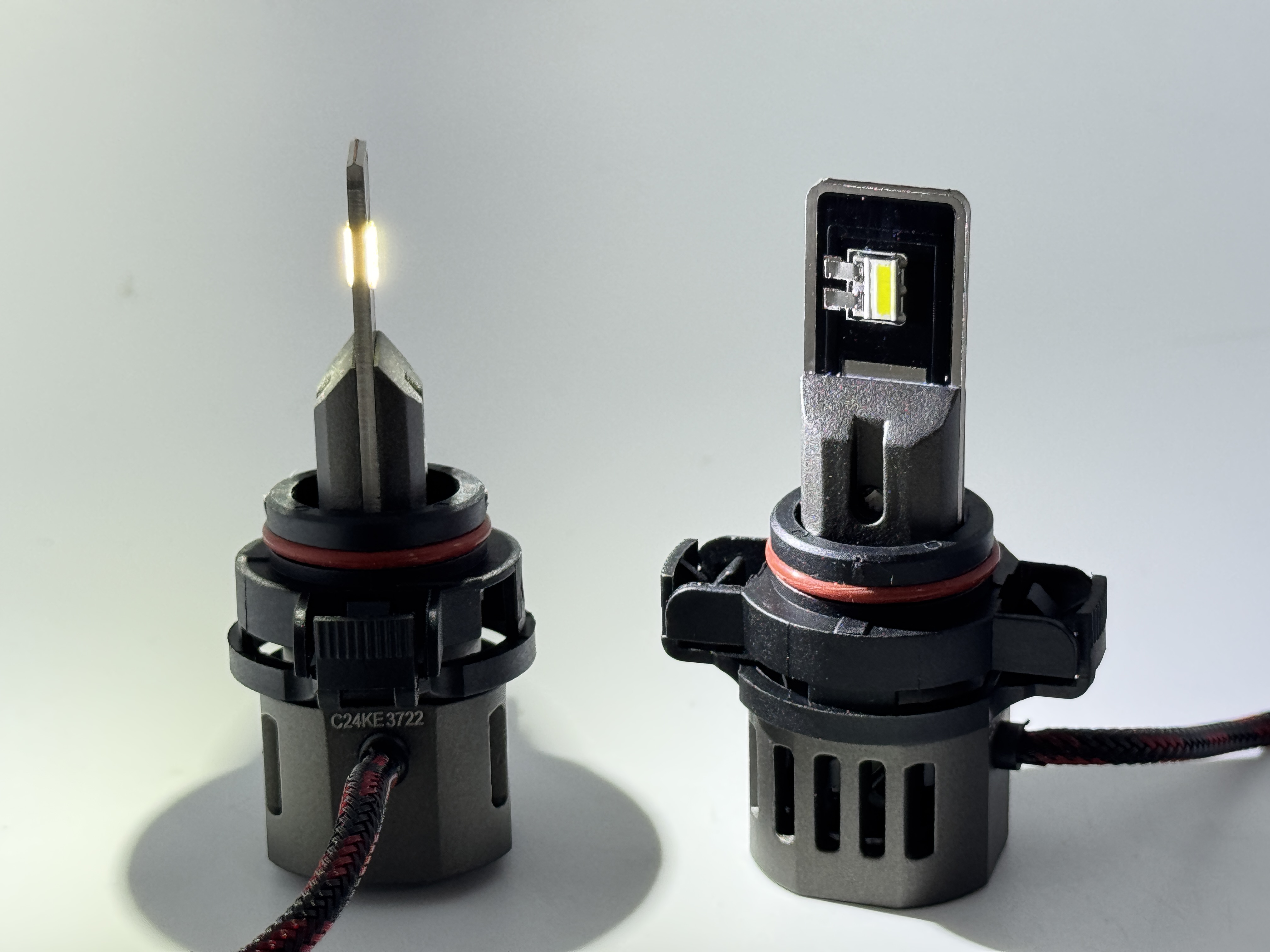 5202/PSX24W LED Headlight 9 to 40 Volts No Polarity 12000 LM Pair product