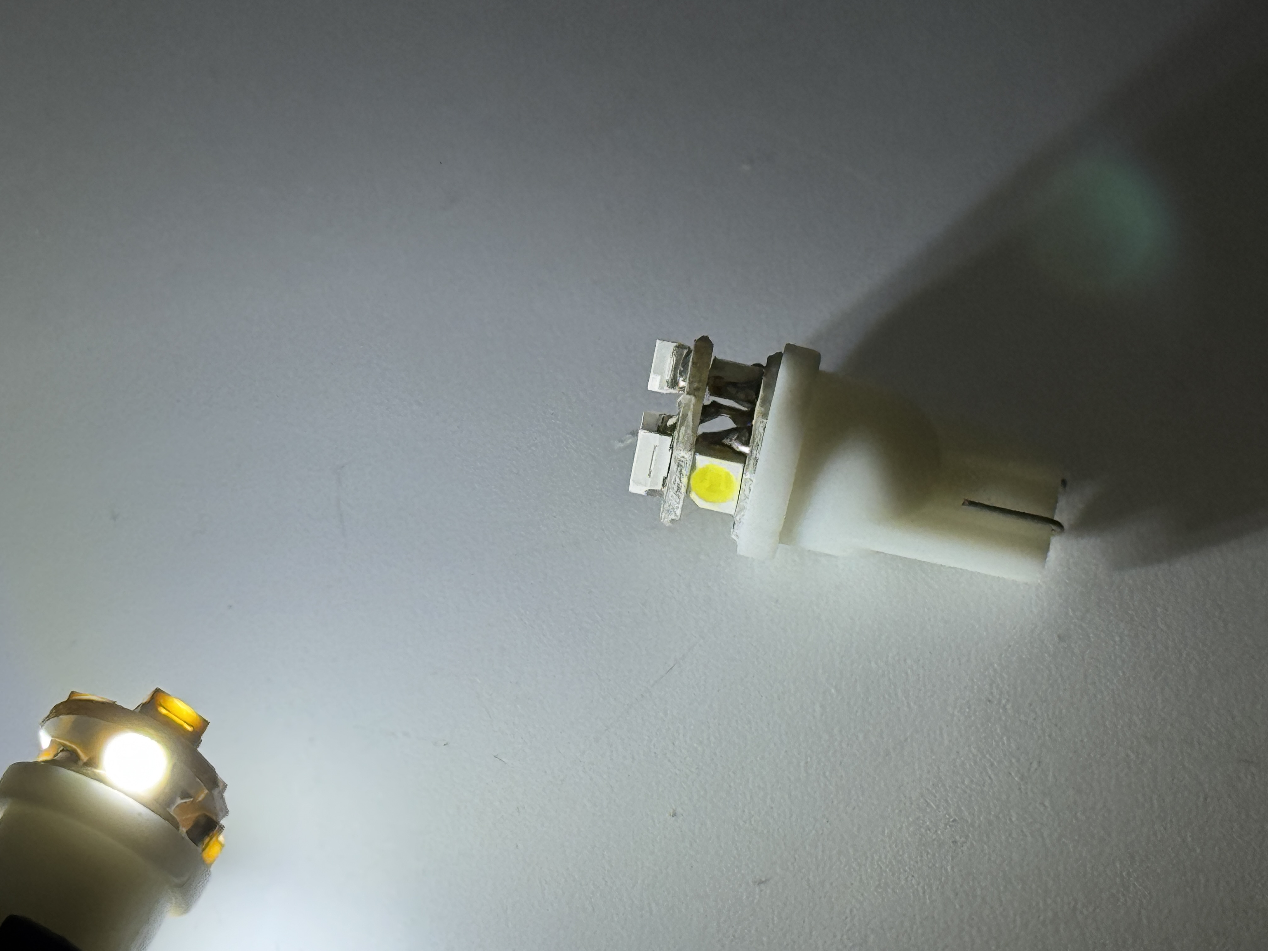 Rebaydo 2pcs 6 SMD 1201 L.E.D. 3 Forward/ 3 Side T10 Wedge Light