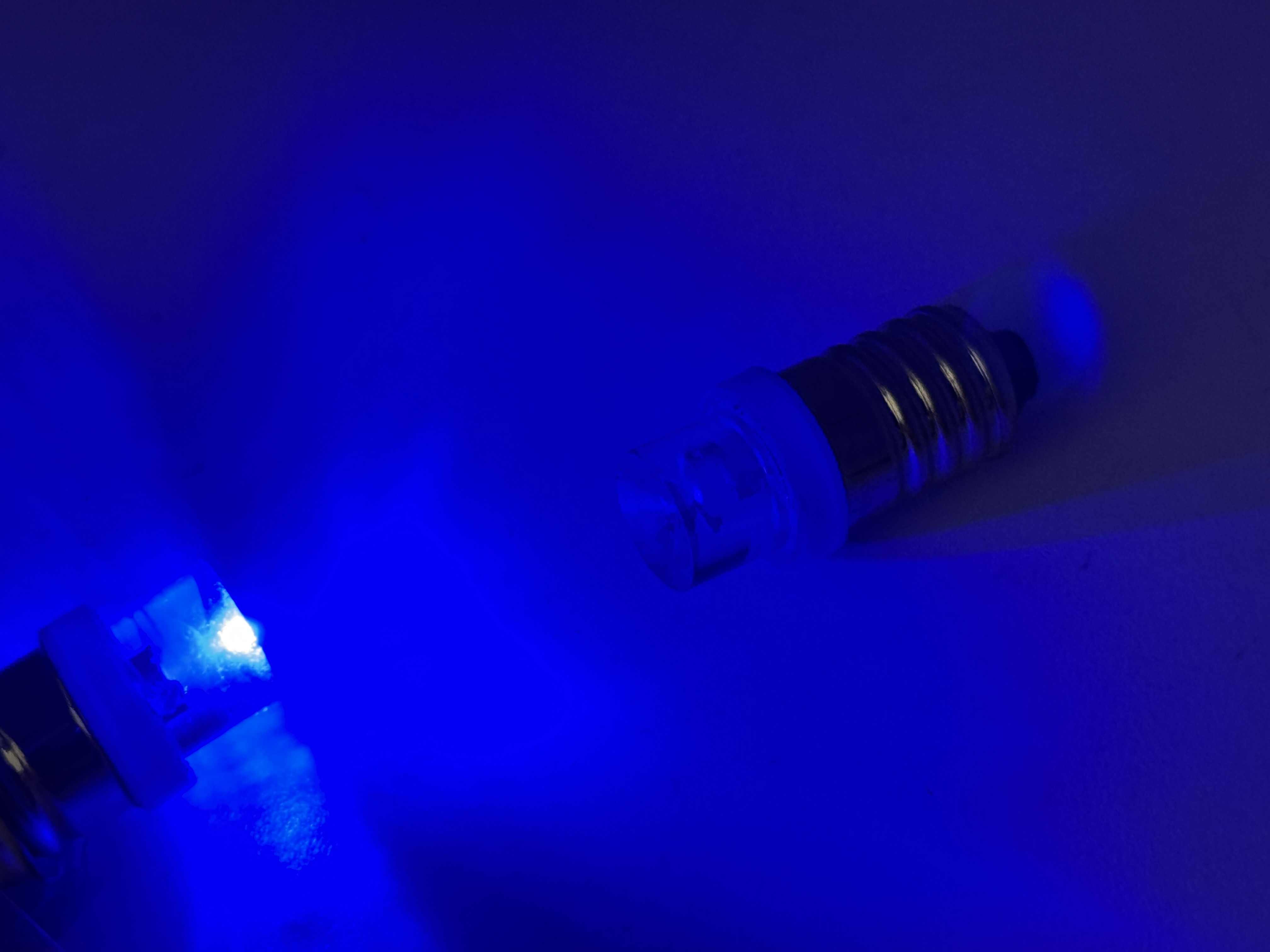 Rebaydo 2pcs E10 Miniature Screw Concave LED Bulb 12 Volt DC