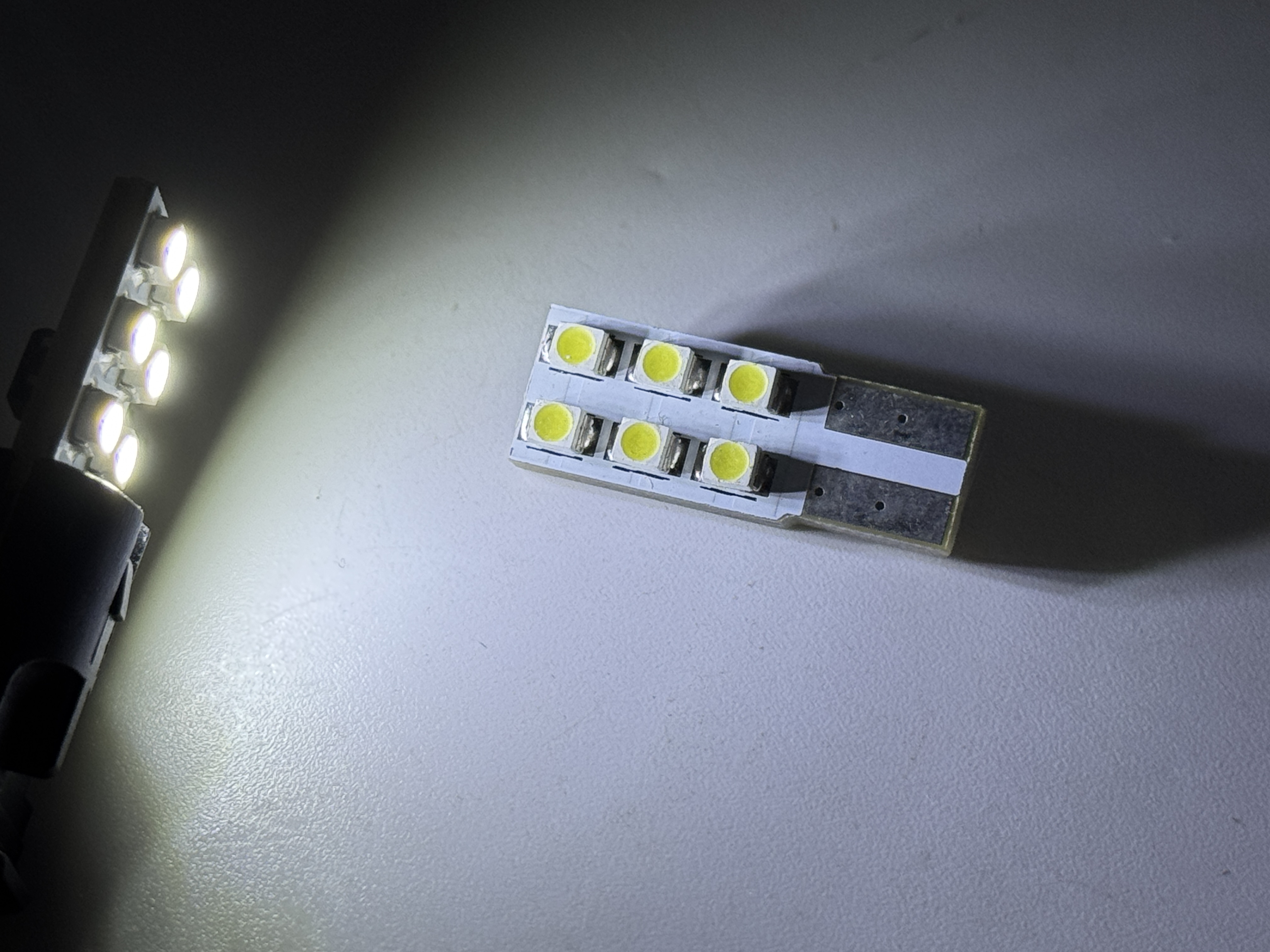 Rebaydo 2pcs T10 Wedge Ultra Bright 6 SMD 12V DC/AC