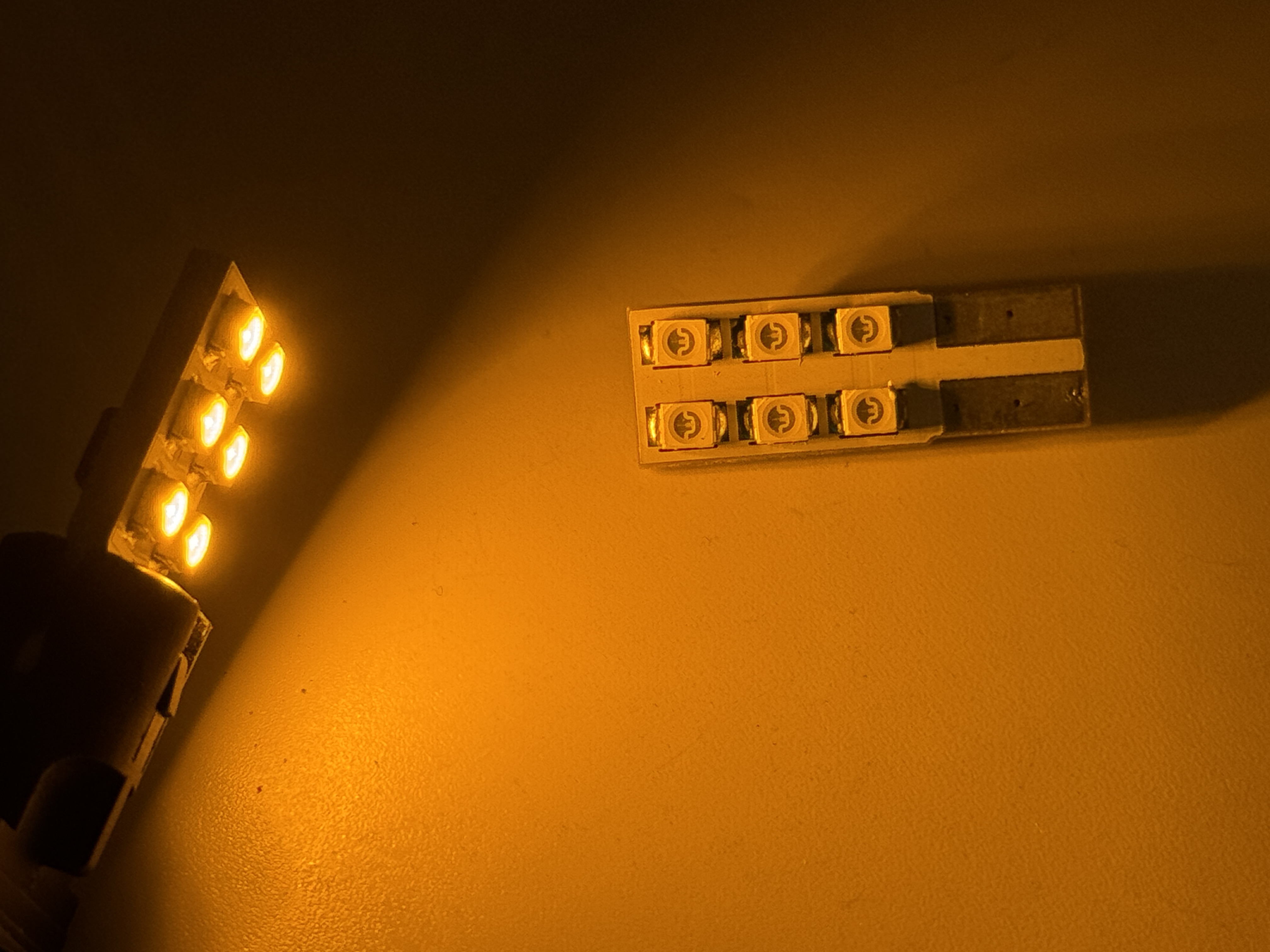 Rebaydo 2pcs T10 Wedge Ultra Bright 6 SMD 12V DC/AC