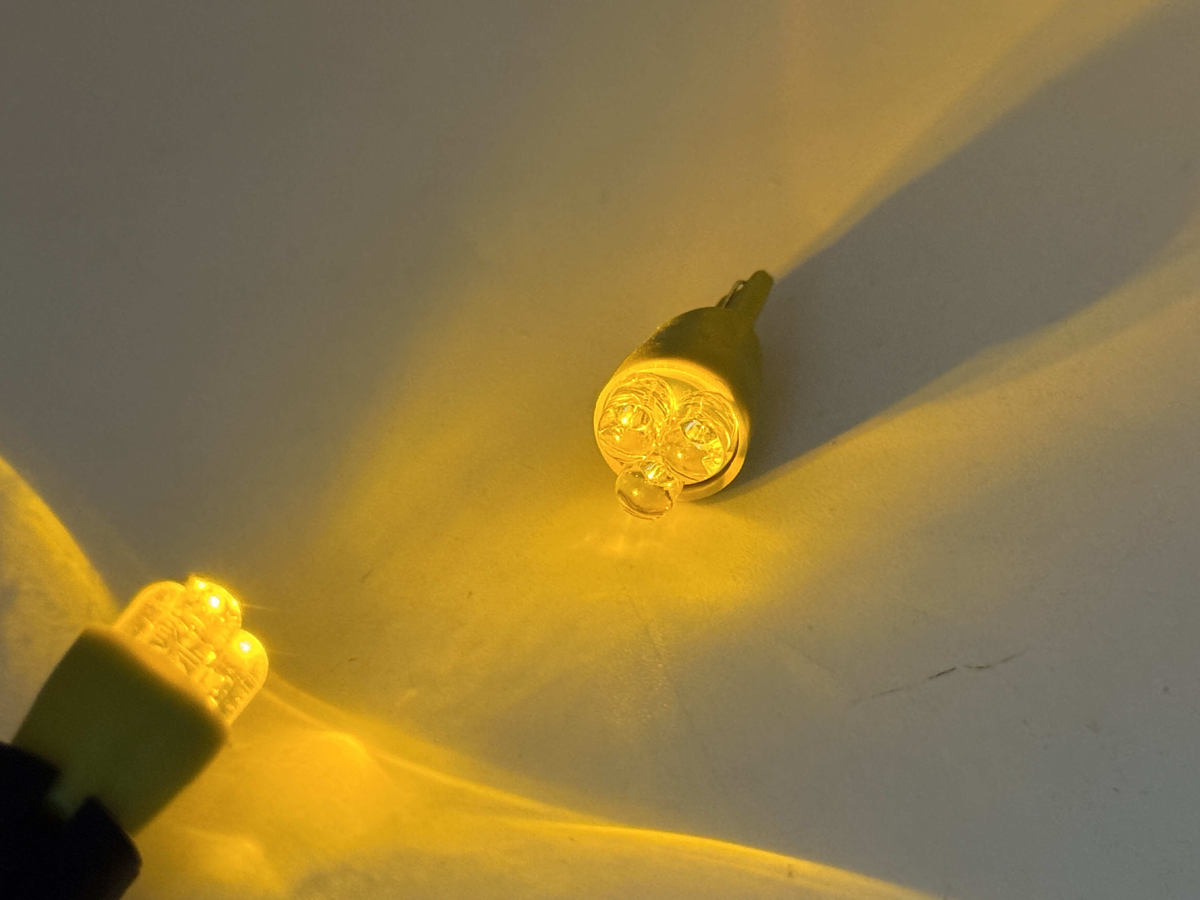 Rebaydo 2pcs 3 LED T10 Wedge LED Light Bulb