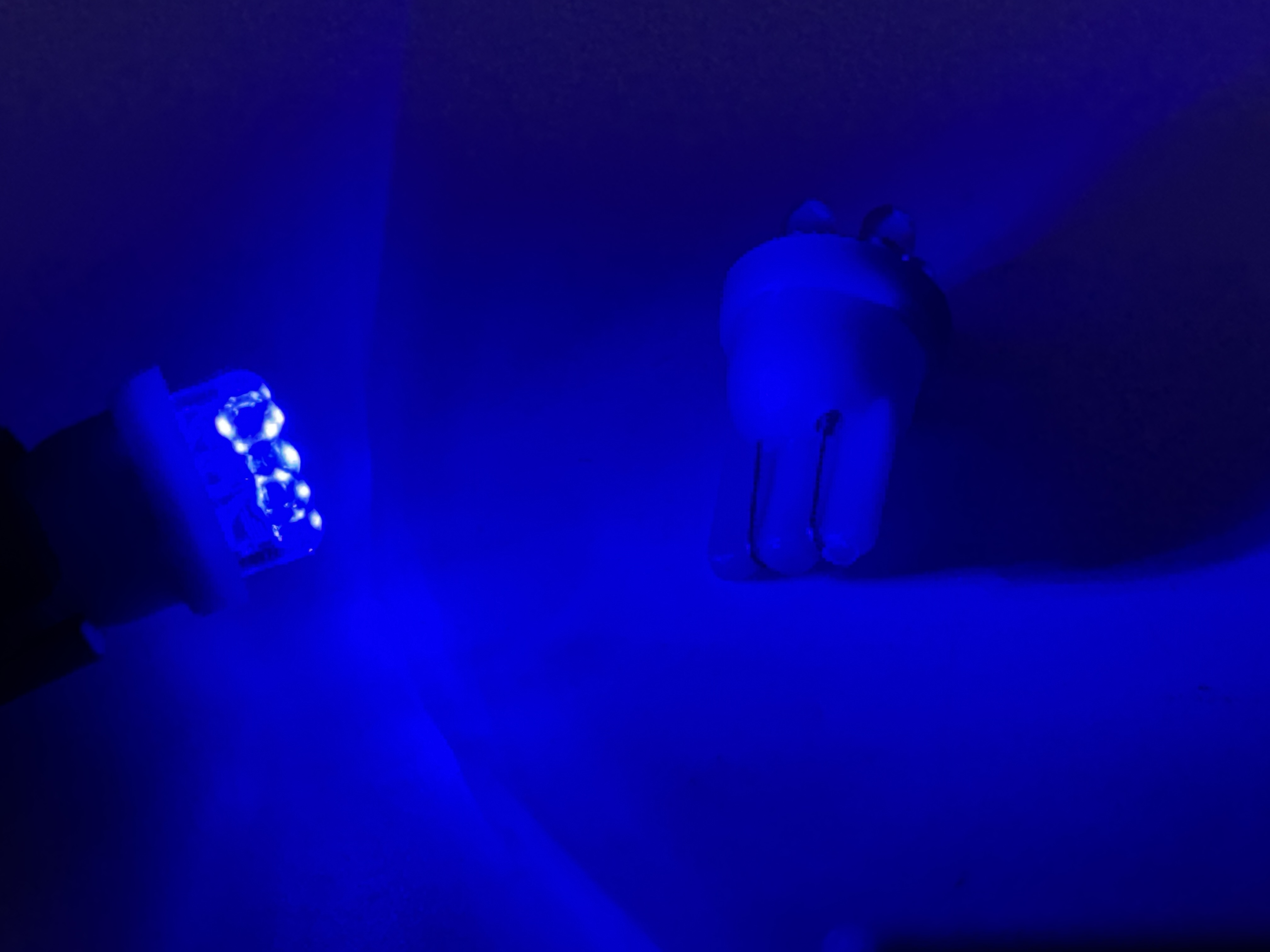 image of a t10 wedge 6 led light bulb
