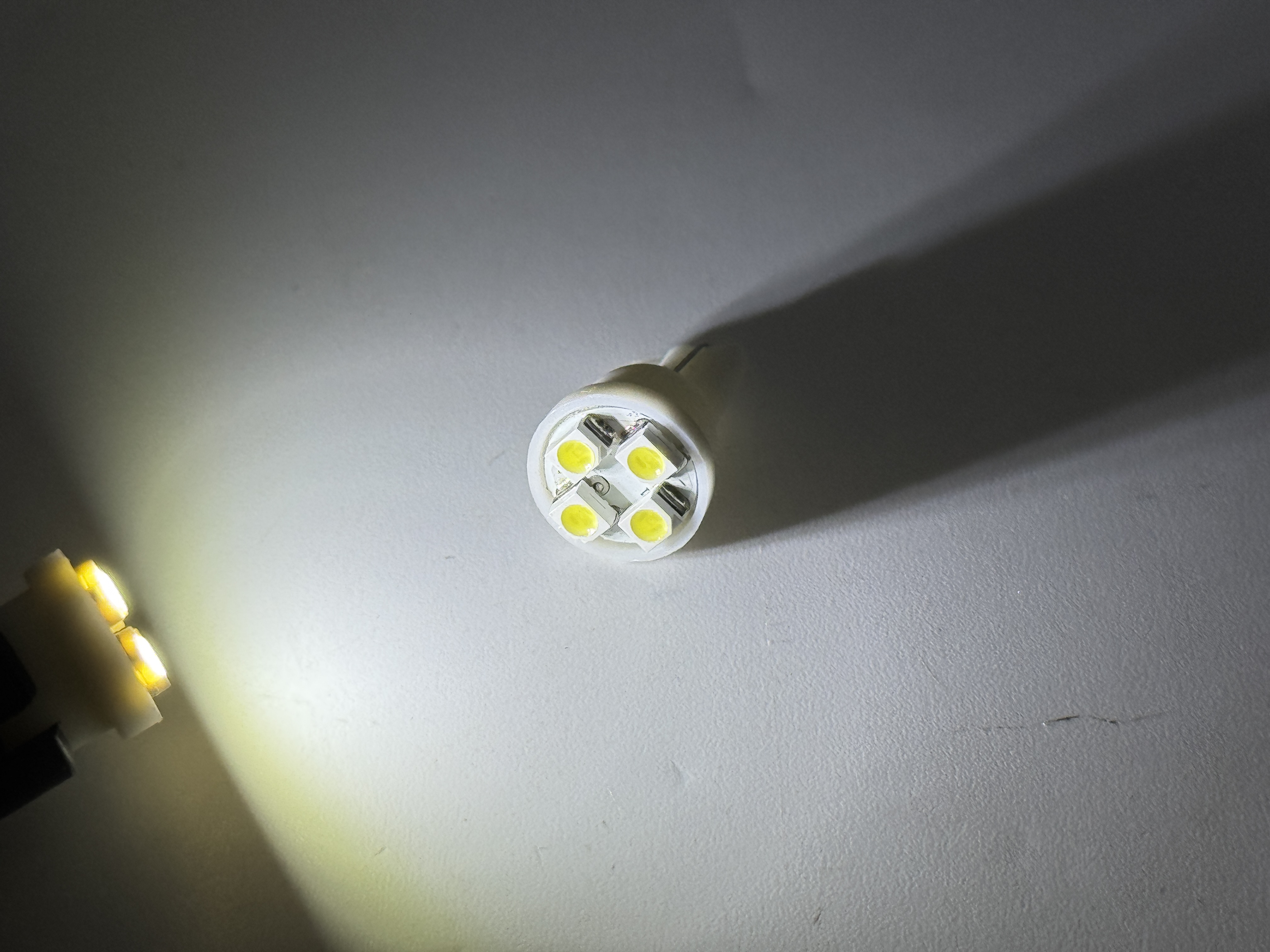 Rebaydo 2pcs 4 SMD 1210  L.E.D.s Forward Firing T10 Wedge LED Light 12VDC