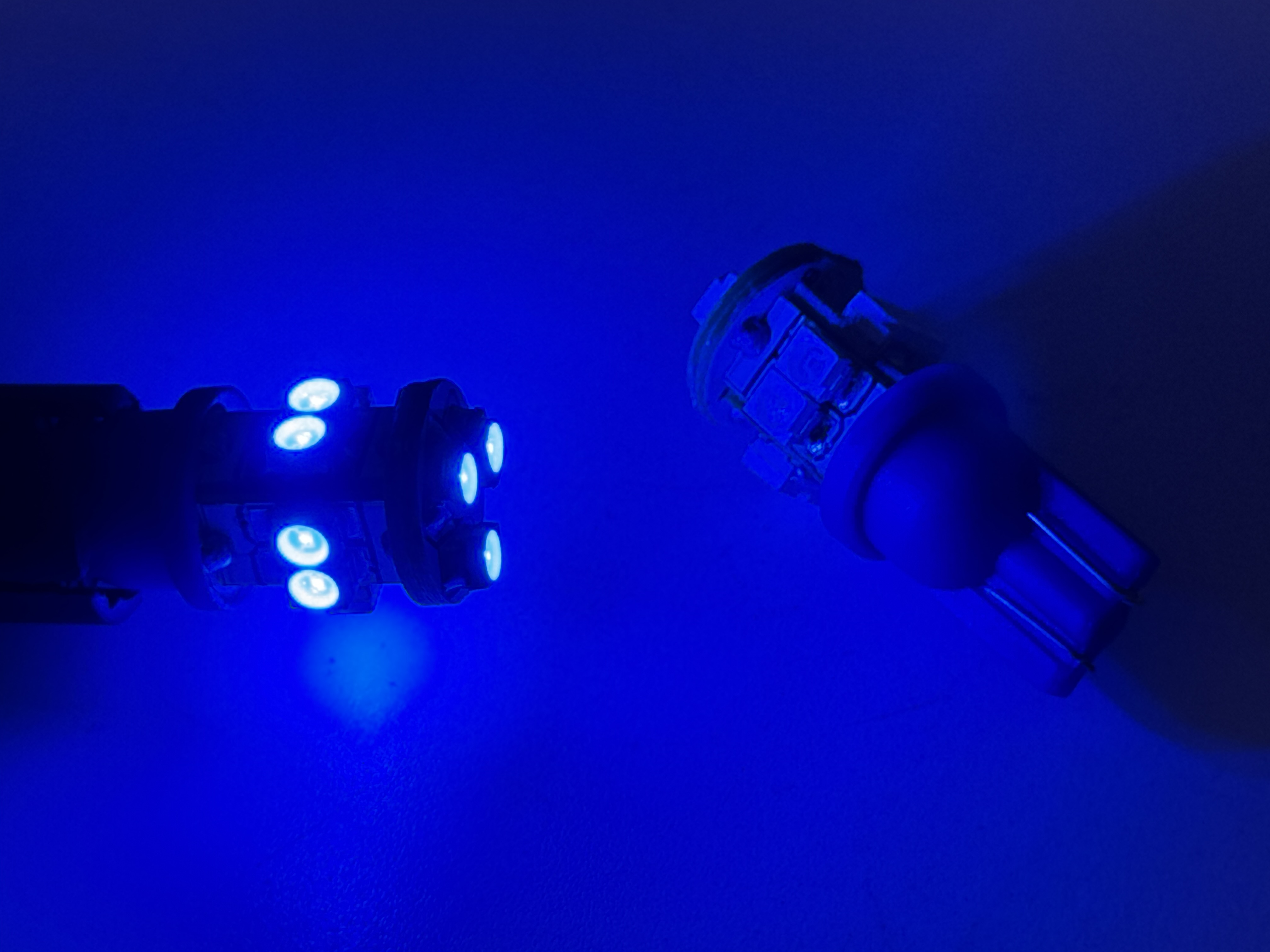 Rebaydo 2pcs T10 Wedge 11 SMD Ultra Bright Bulb 12VDC