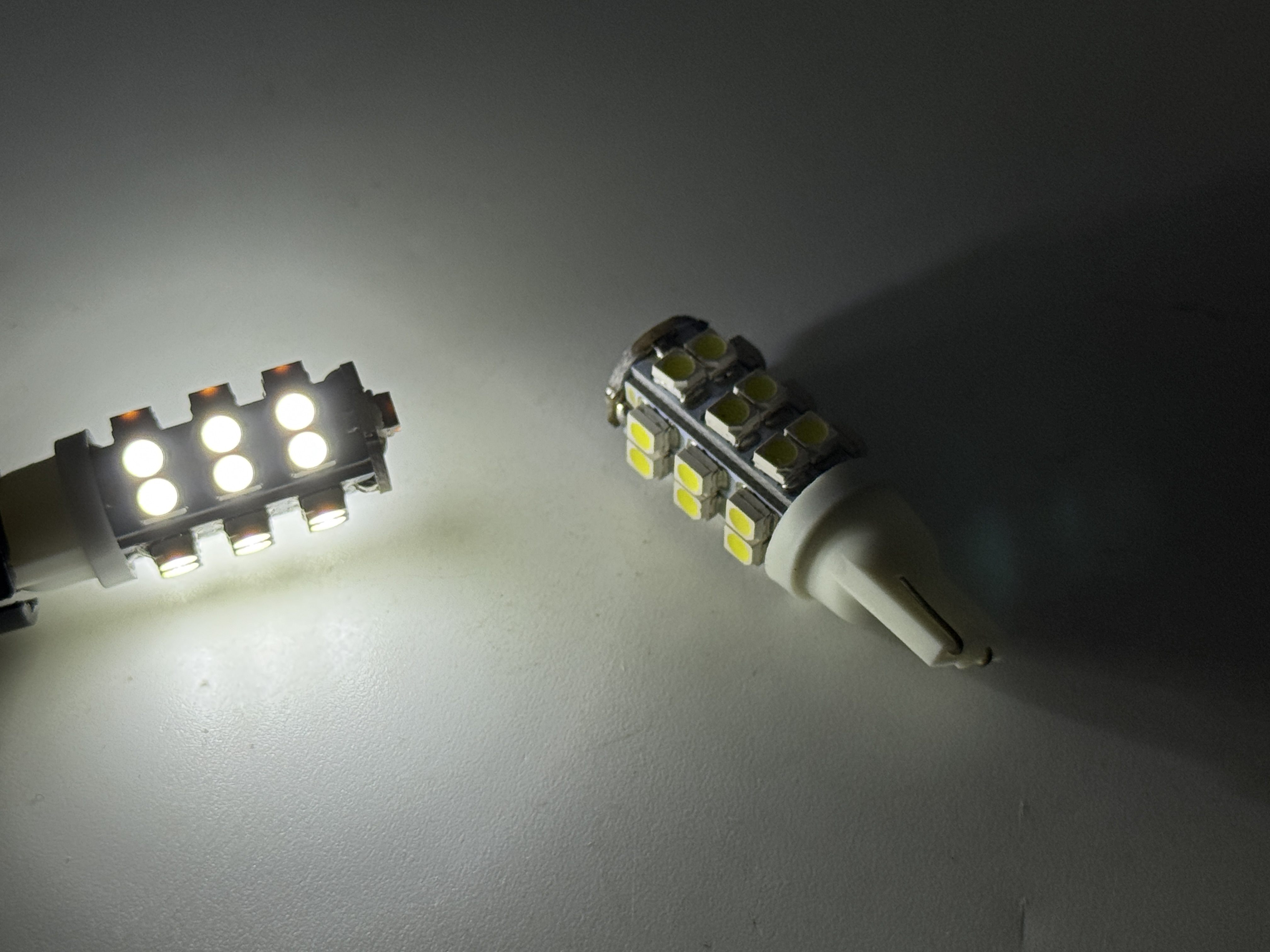 Rebaydo 2pcs T10 Wedge 25 3528 SMD LED Bulb 12 VDC