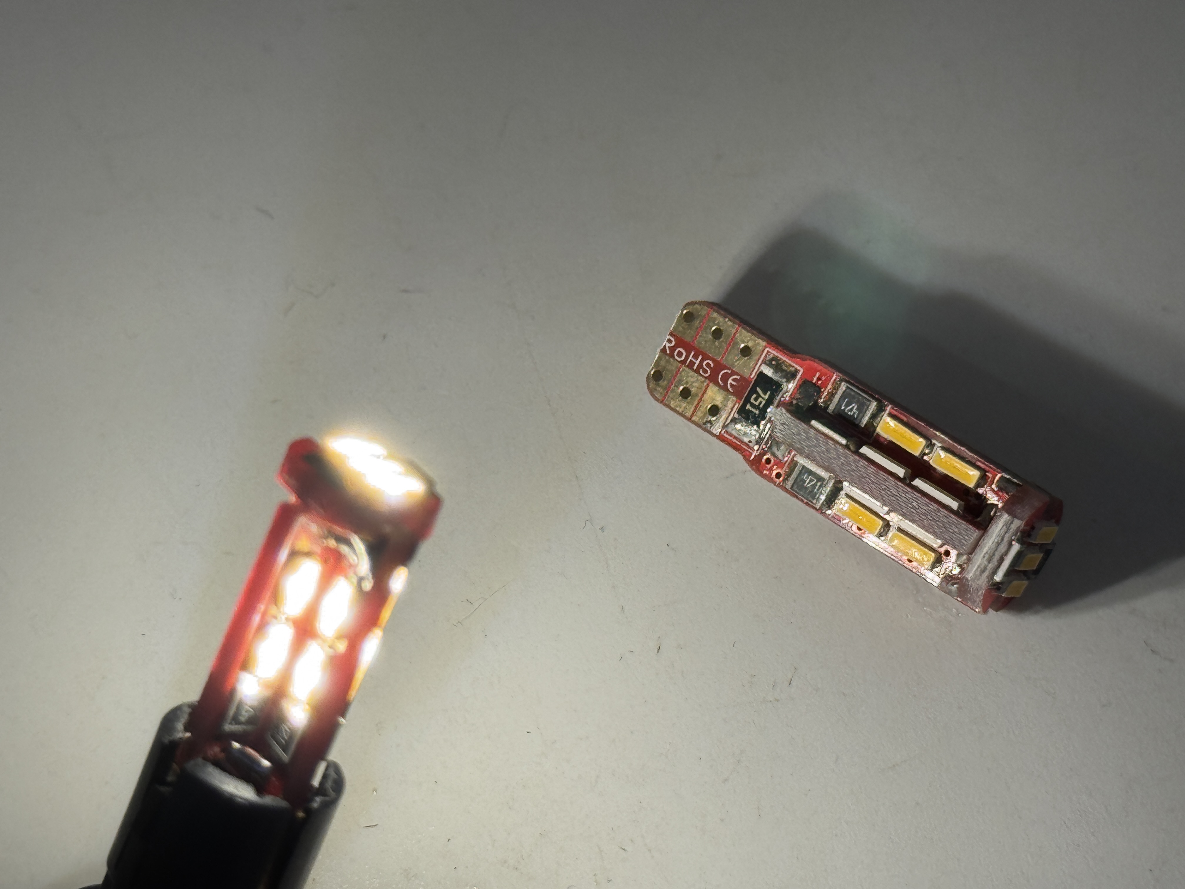 Rebaydo 2pcs T10 CAN Bus 4014 19 LED 360 Viewing 12 VDC T3 1/4 