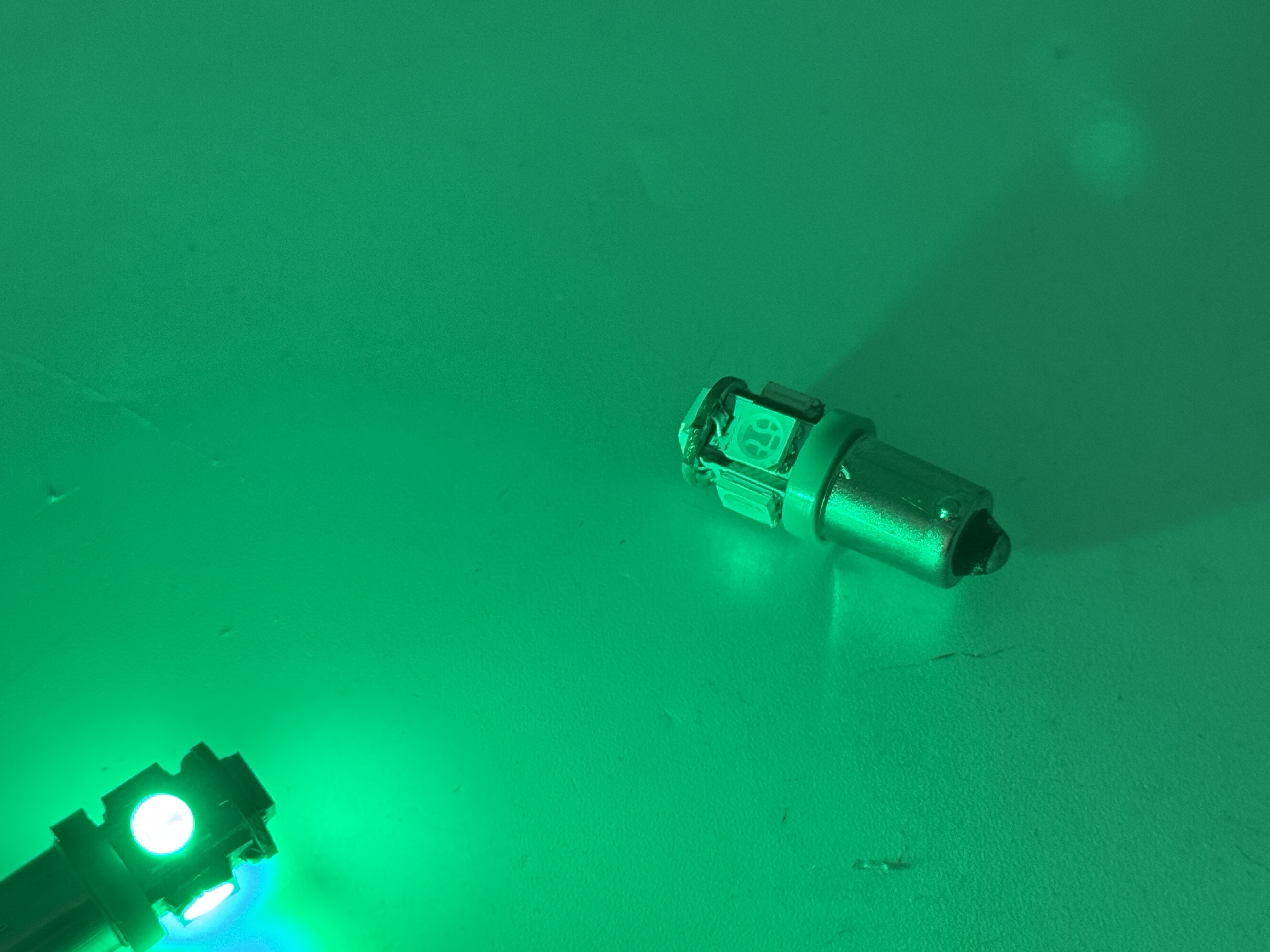 Rebaydo 2pcs BA9S 6 Volt DC 5 LED 360 Degree Dimmable T3-1/4