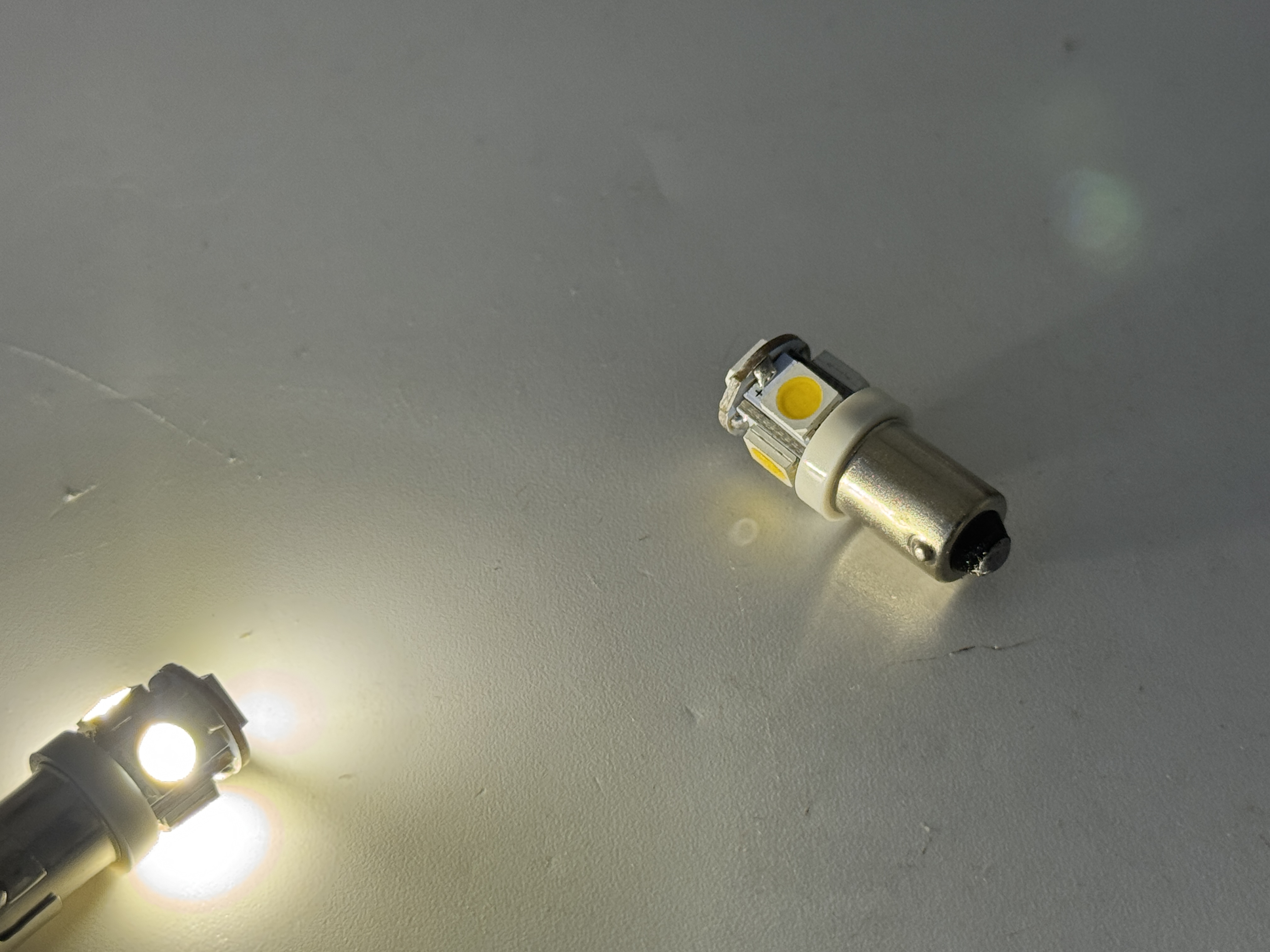 Rebaydo 2pcs BA9S 6 Volt DC 5 LED 360 Degree Dimmable T3-1/4