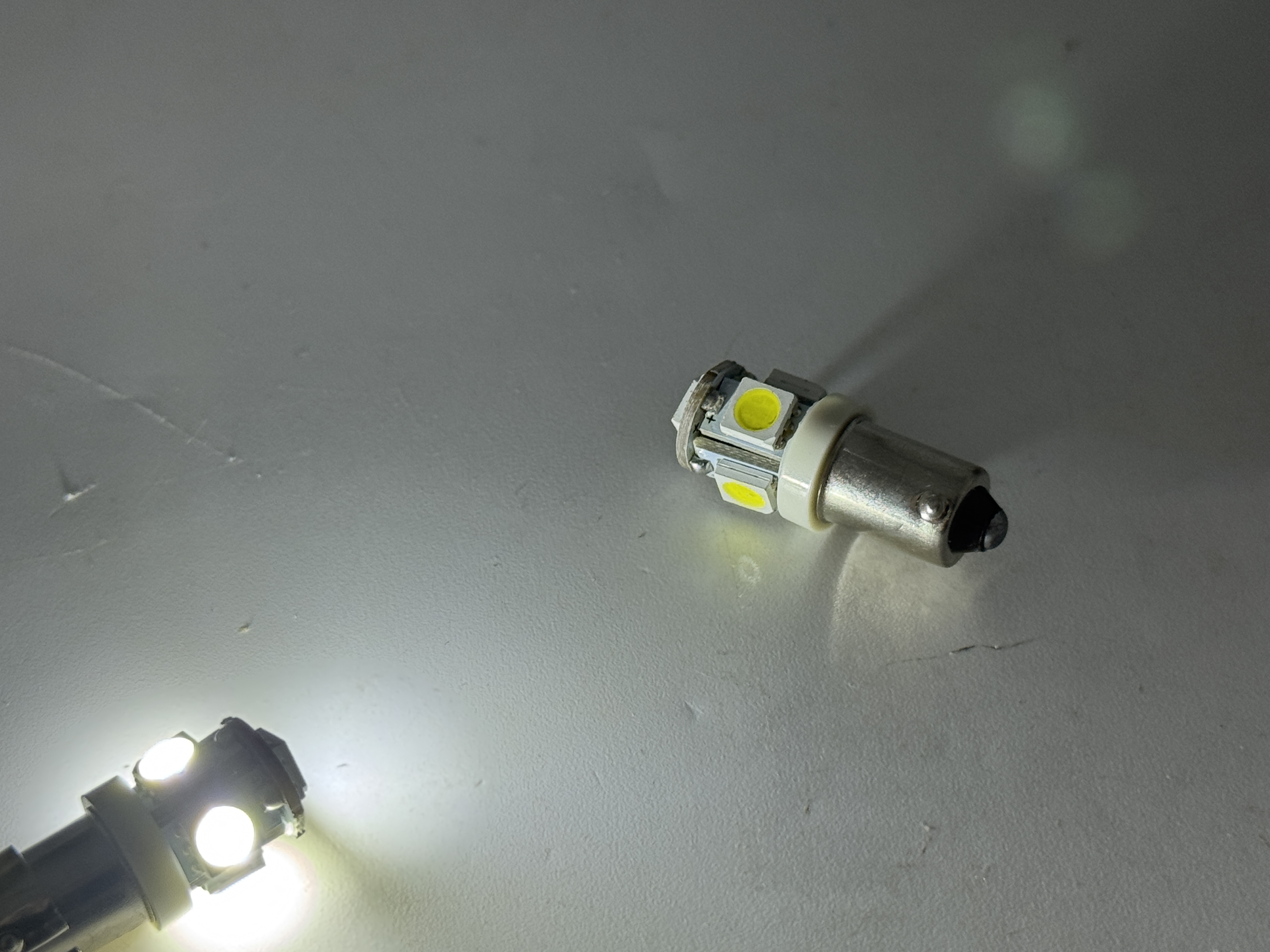 Rebaydo 2pcs BA9S 6 Volt DC 5 LED 360 Degree Dimmable T3-1/4