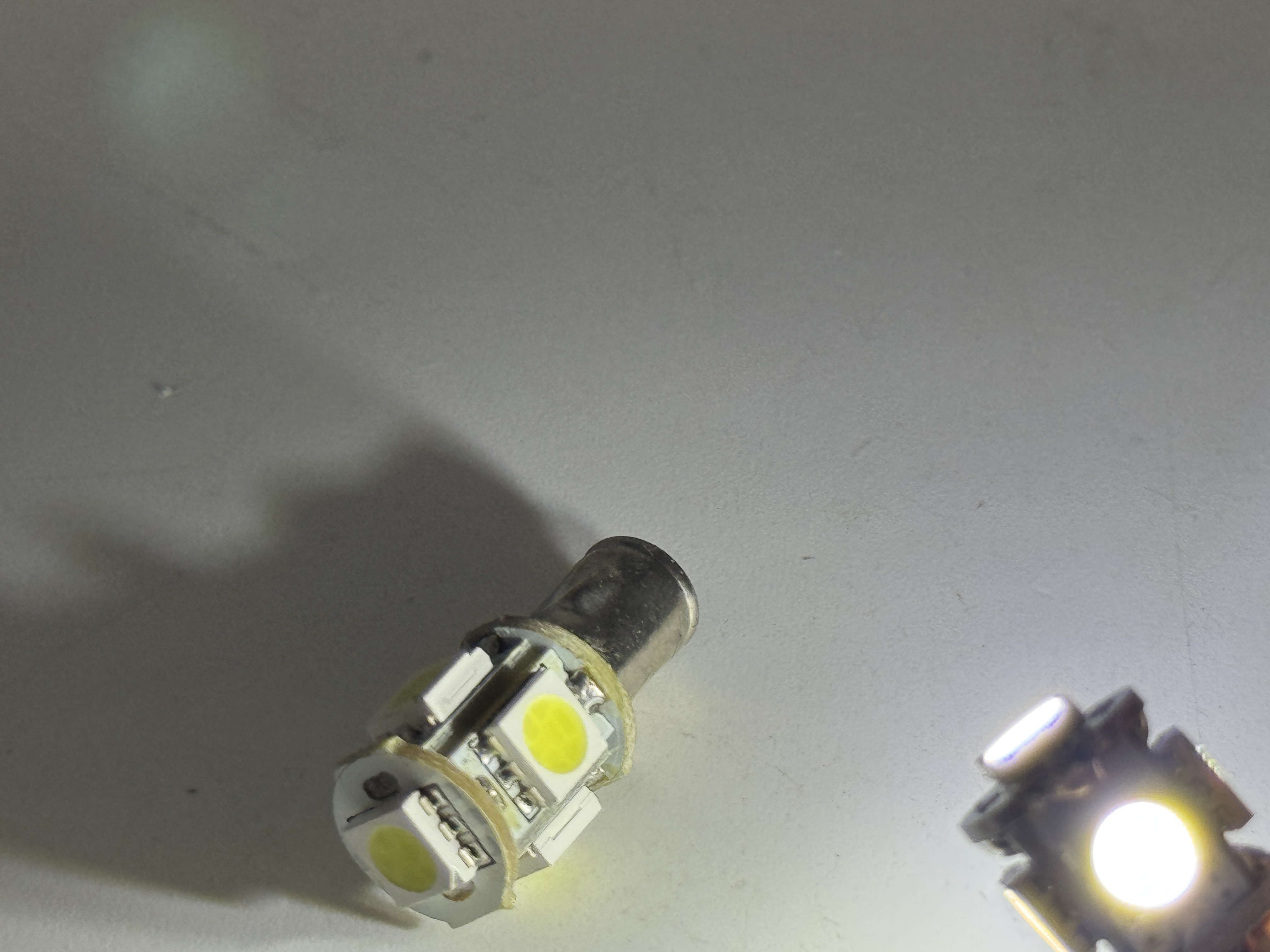Rebaydo 2pcs Miniature Bulb BA7S Base 1.5 Watt 5 SMD Bulb 12V DC T2 1/2