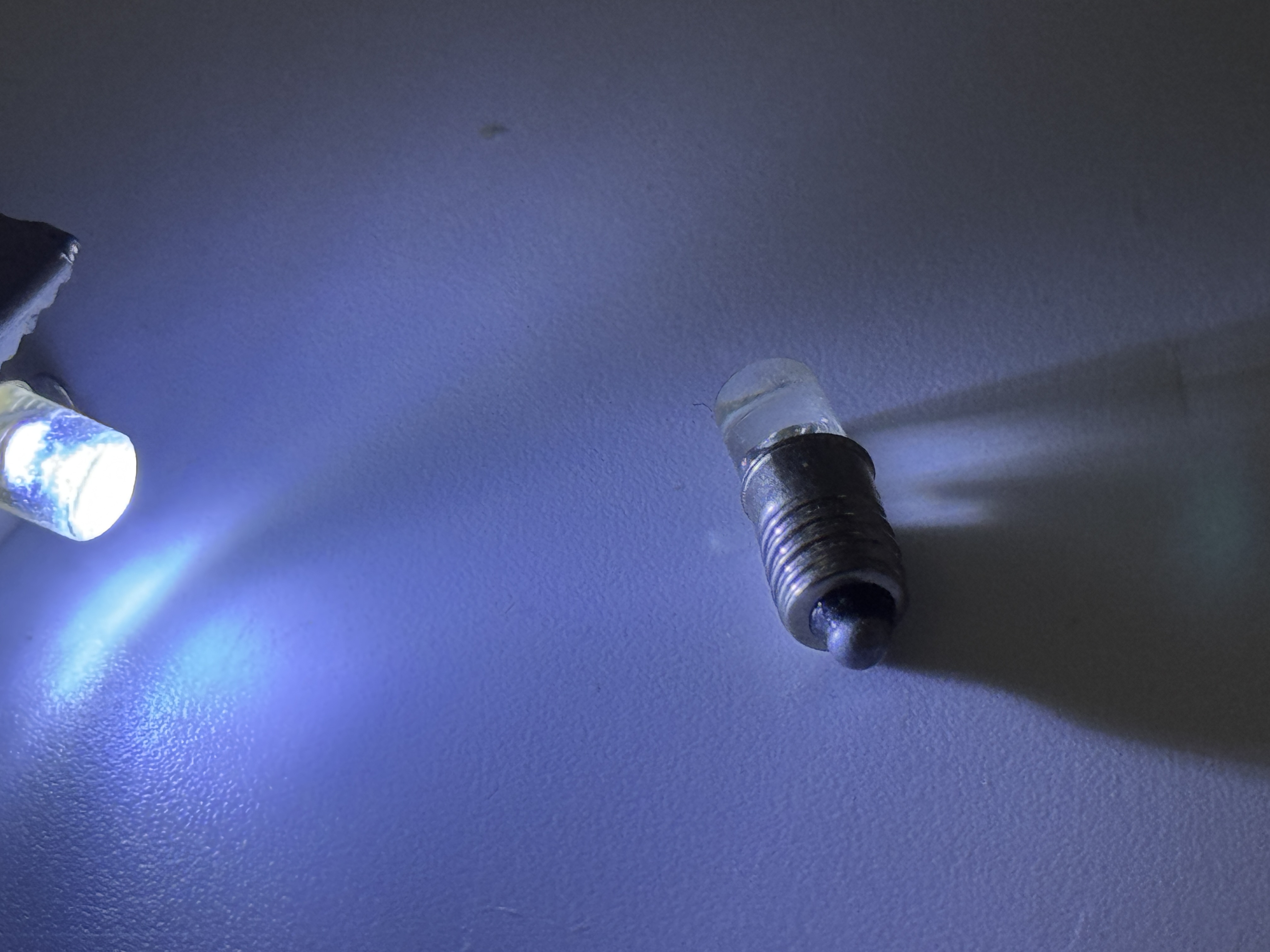 Rebaydo 2pcs Midget Screw Concave LED Light 12 VDC 90 Degree Dim-able E5