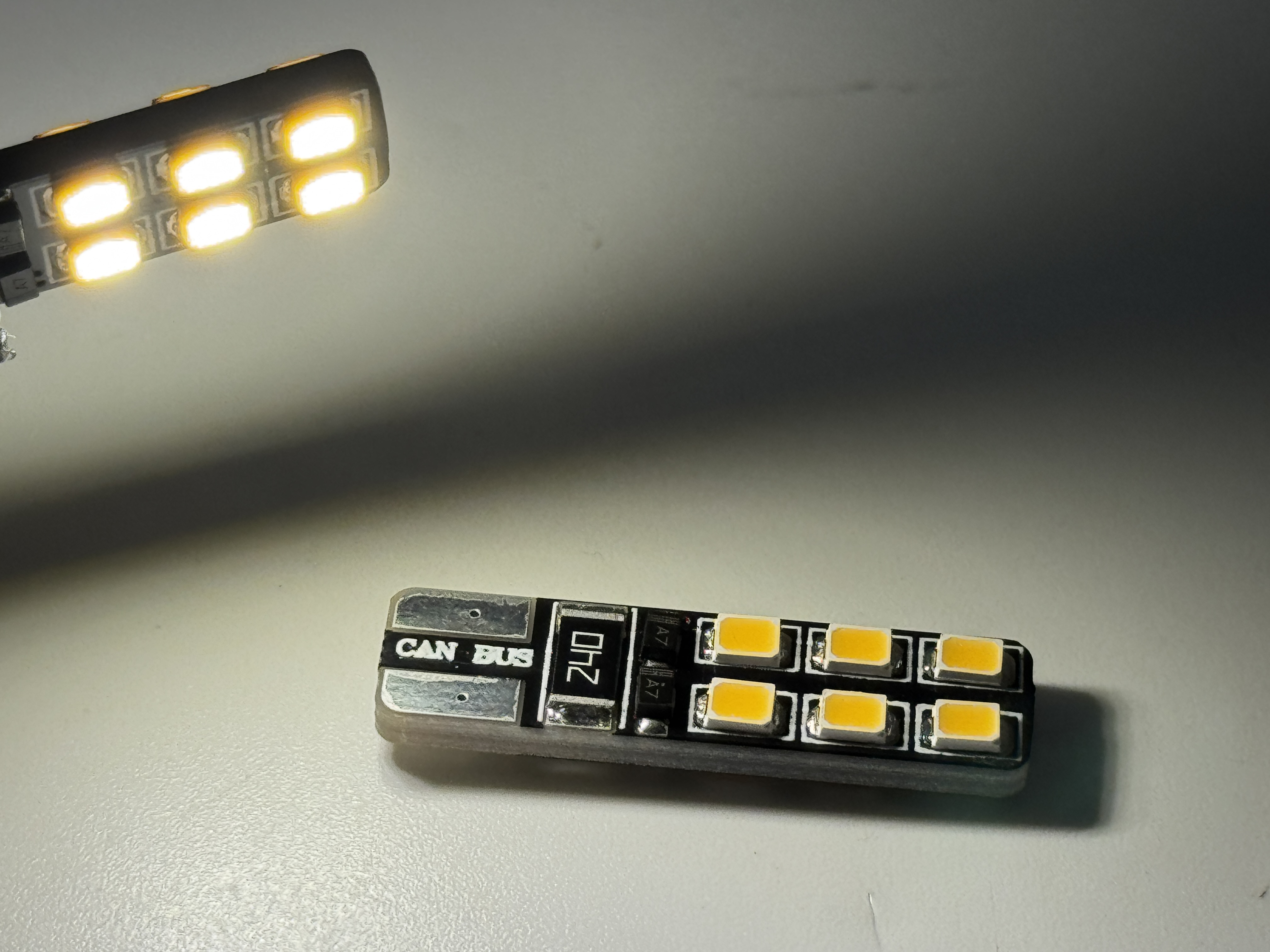 Rebaydo 2pcs LED T10 Wedge CANBUS 12 SMD 2835 12V DC