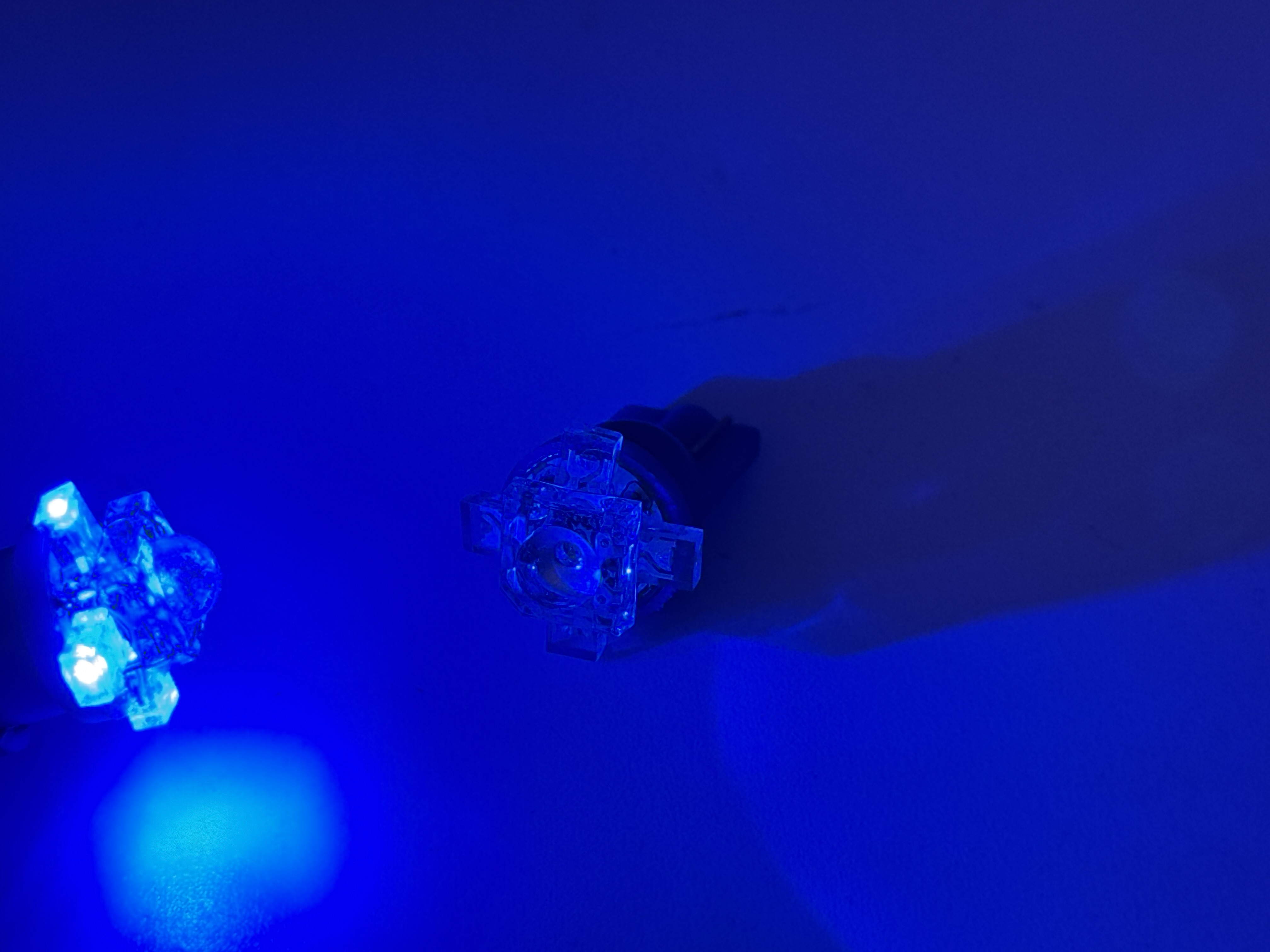 Rebaydo 2pcs 5 LED 194 T10 Wedge Light 12V DC