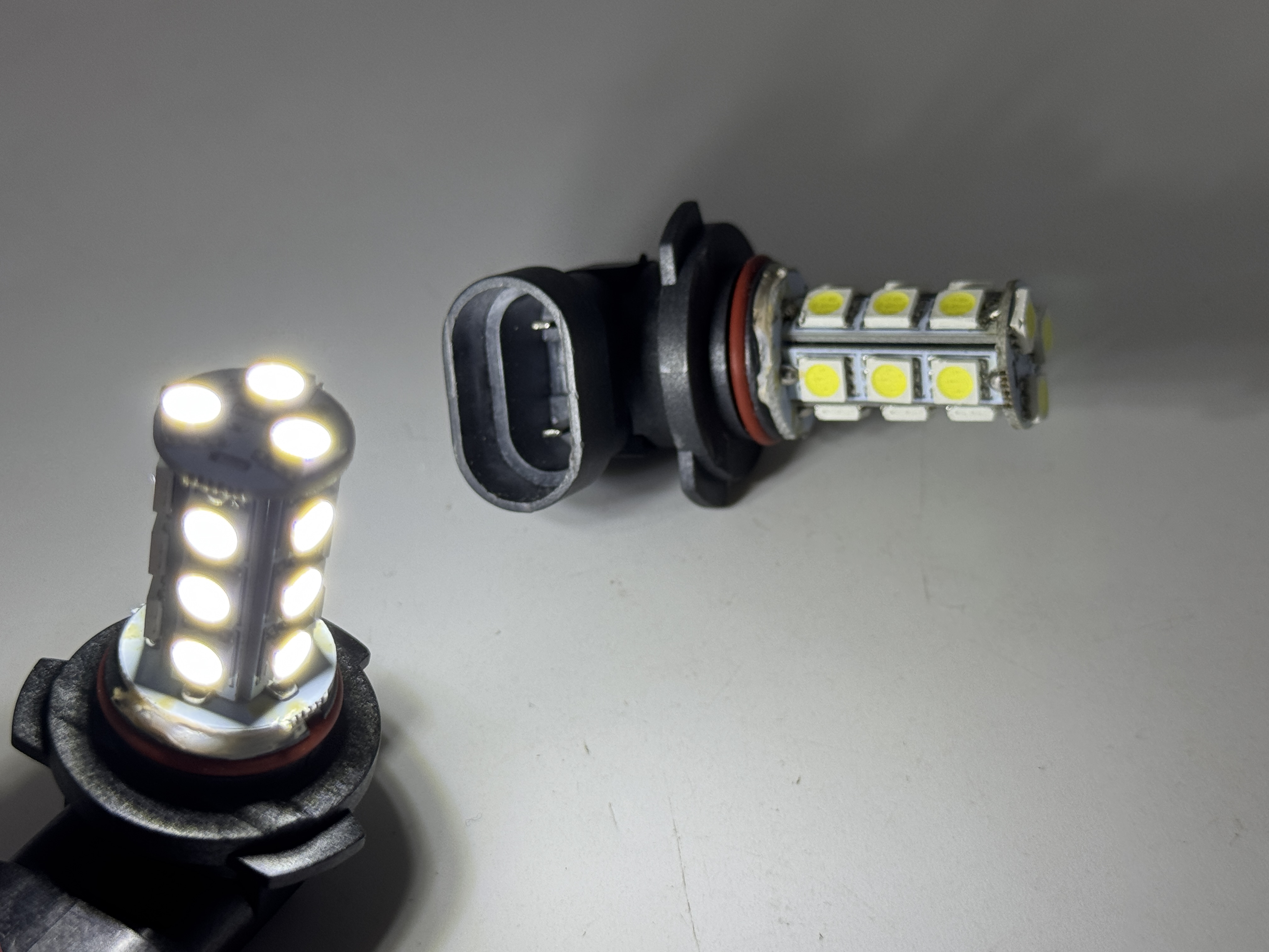 Rebaydo 2pcs 9005 9006 HB3 HB4 LED Fog Bulb 12VDC
